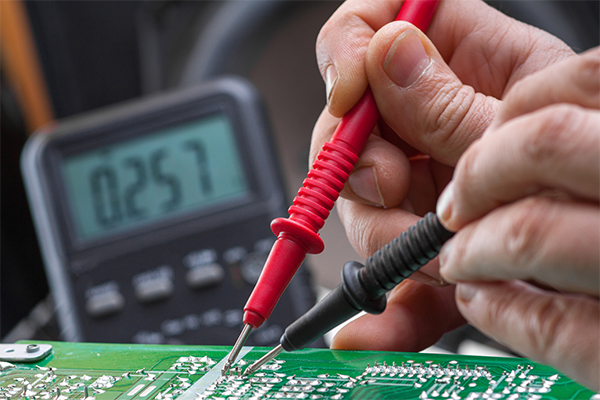 electronic-instrument-worker